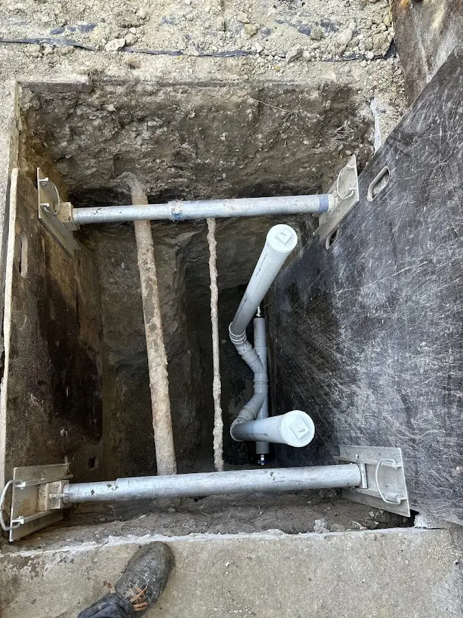 Experienced plumber completing Drain Cleaning work in Cutler Bay